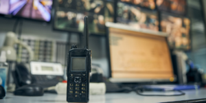 Handy Talky untuk Keamanan Perusahaan: Panduan Lengkap Memilih HT Terbaik untuk Sistem Security Profesional