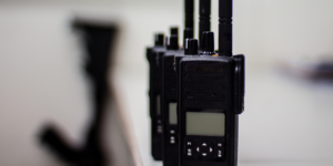 Walkie Talkie Waterproof untuk Outdoor: Solusi Komunikasi Andal di Segala Kondisi