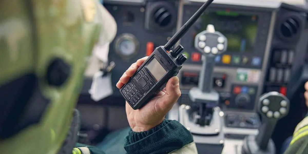 12 Rekomendasi HT Waterproof Terbaik 2026 Tahan Air
